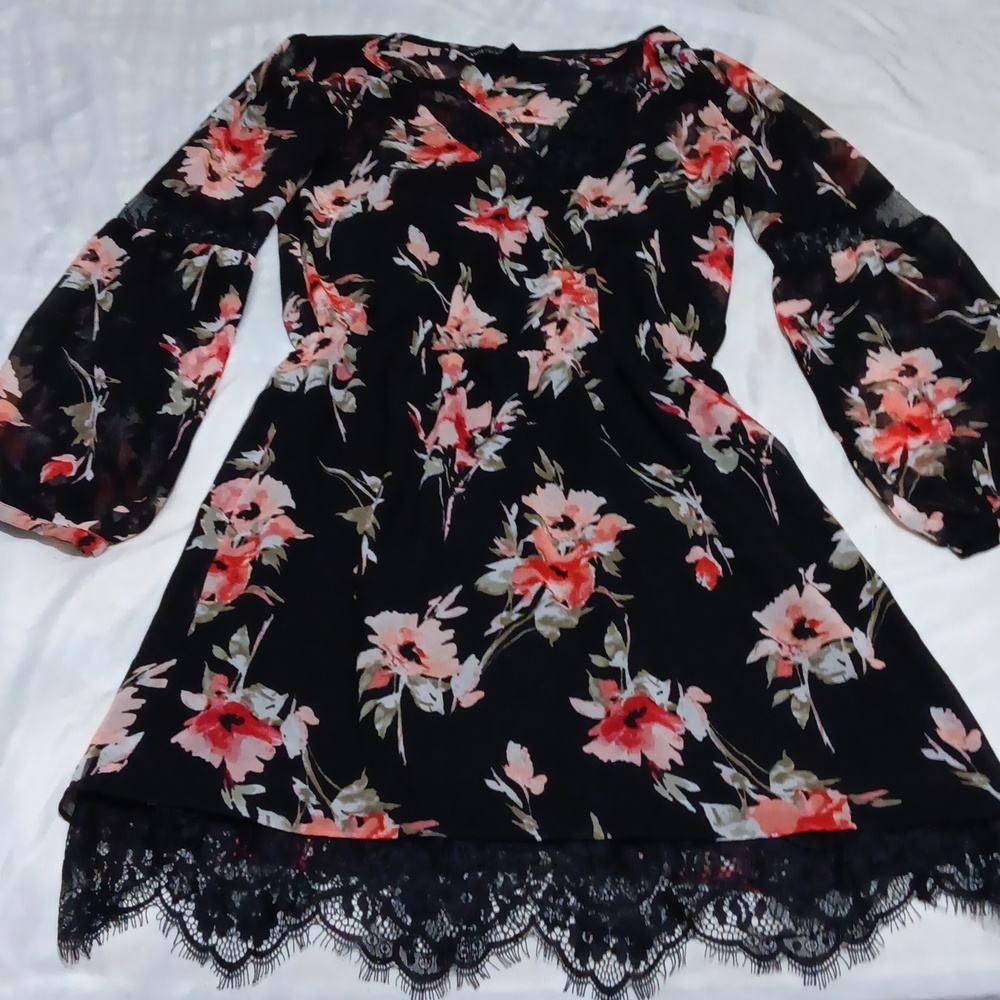 White house black market size 00 color black red pink.